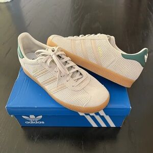 Adidas Gazelle “Aluminum Collegiate Green/Wonder Beige”